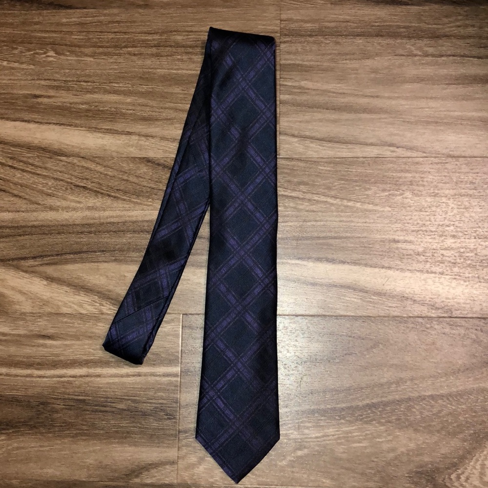 Ryan Seacrest blue and purple tie